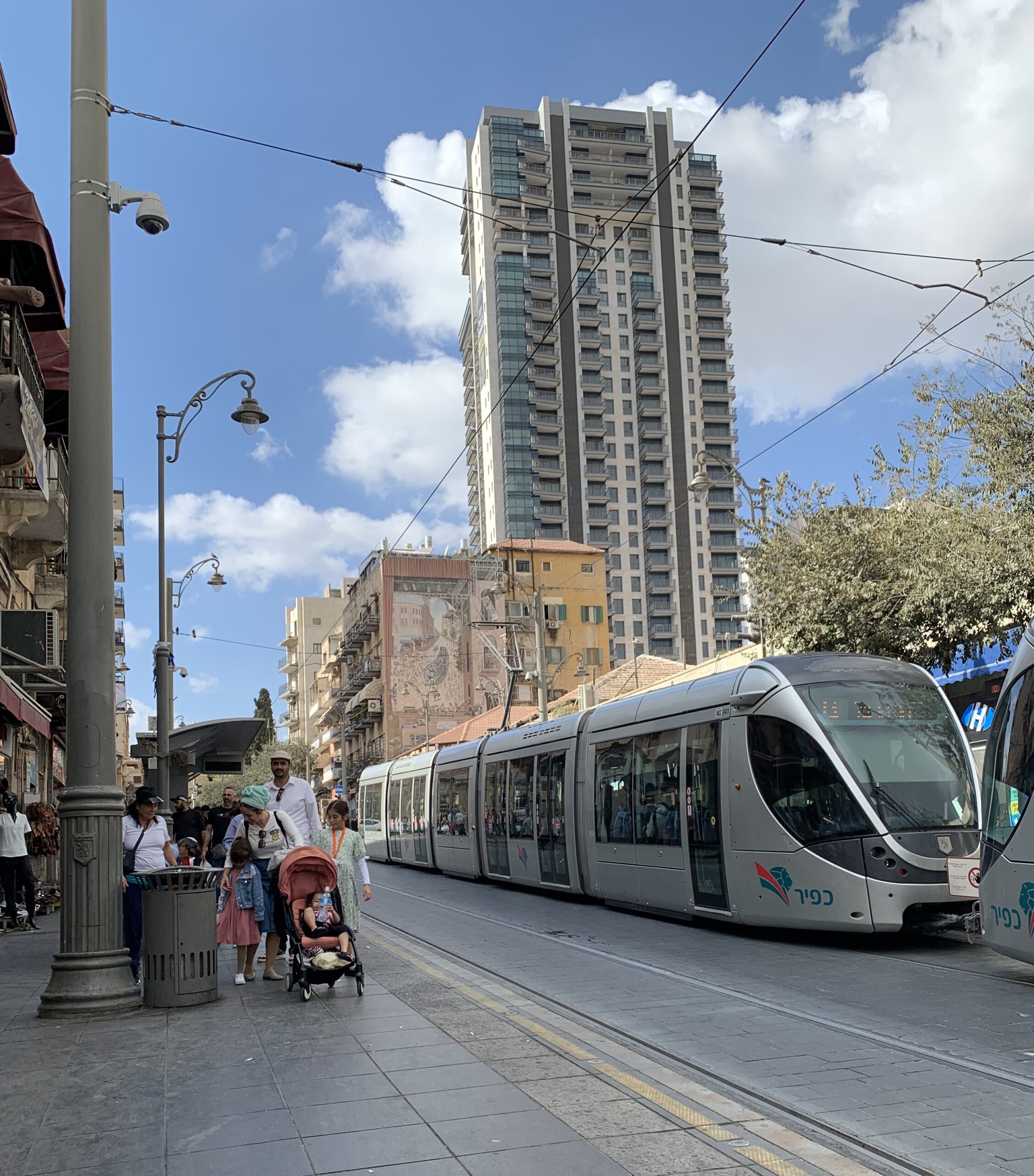Metrobus en la parte moderna de Jerusalén